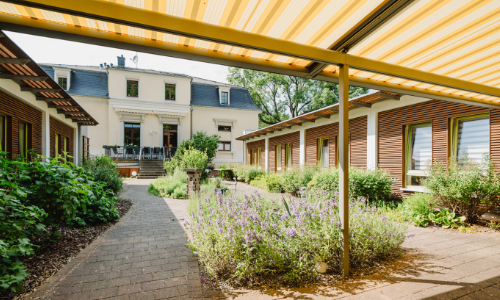 Home haus aussen 500x300